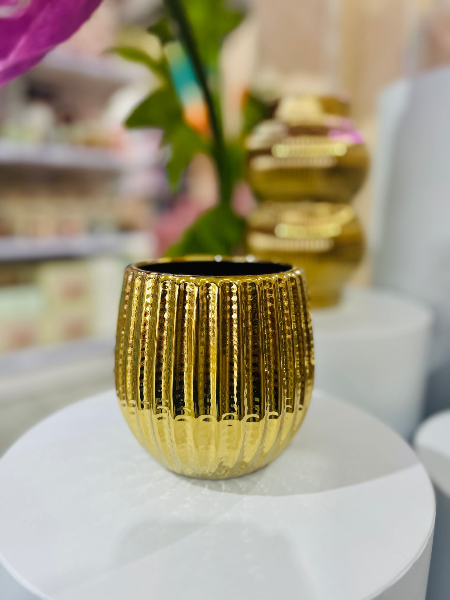 MA498 - Golden Ceramic Vase, 5.6" H x 5.1" W