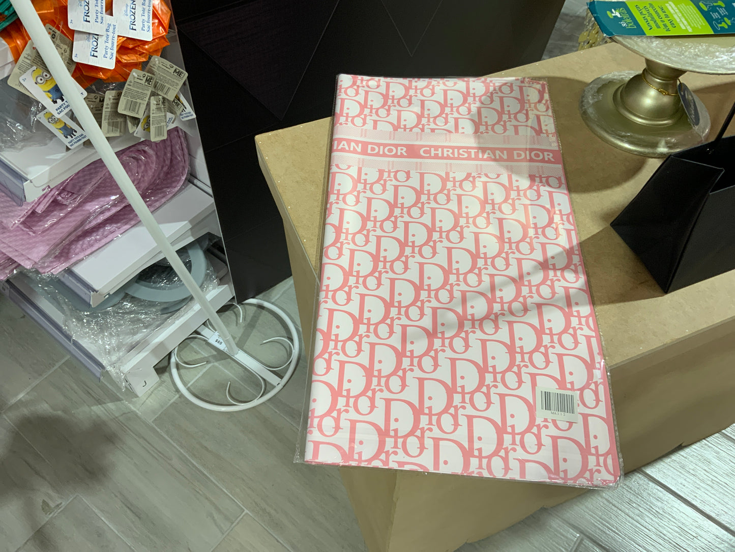 MA312 Pink-White Designer Wrapping Paper