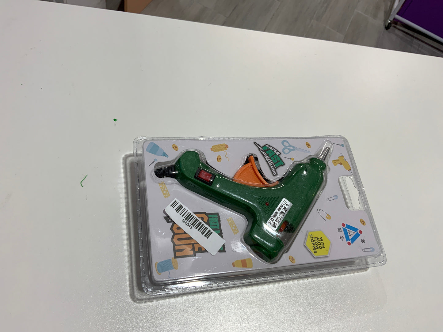 MA043 Glue Gun
