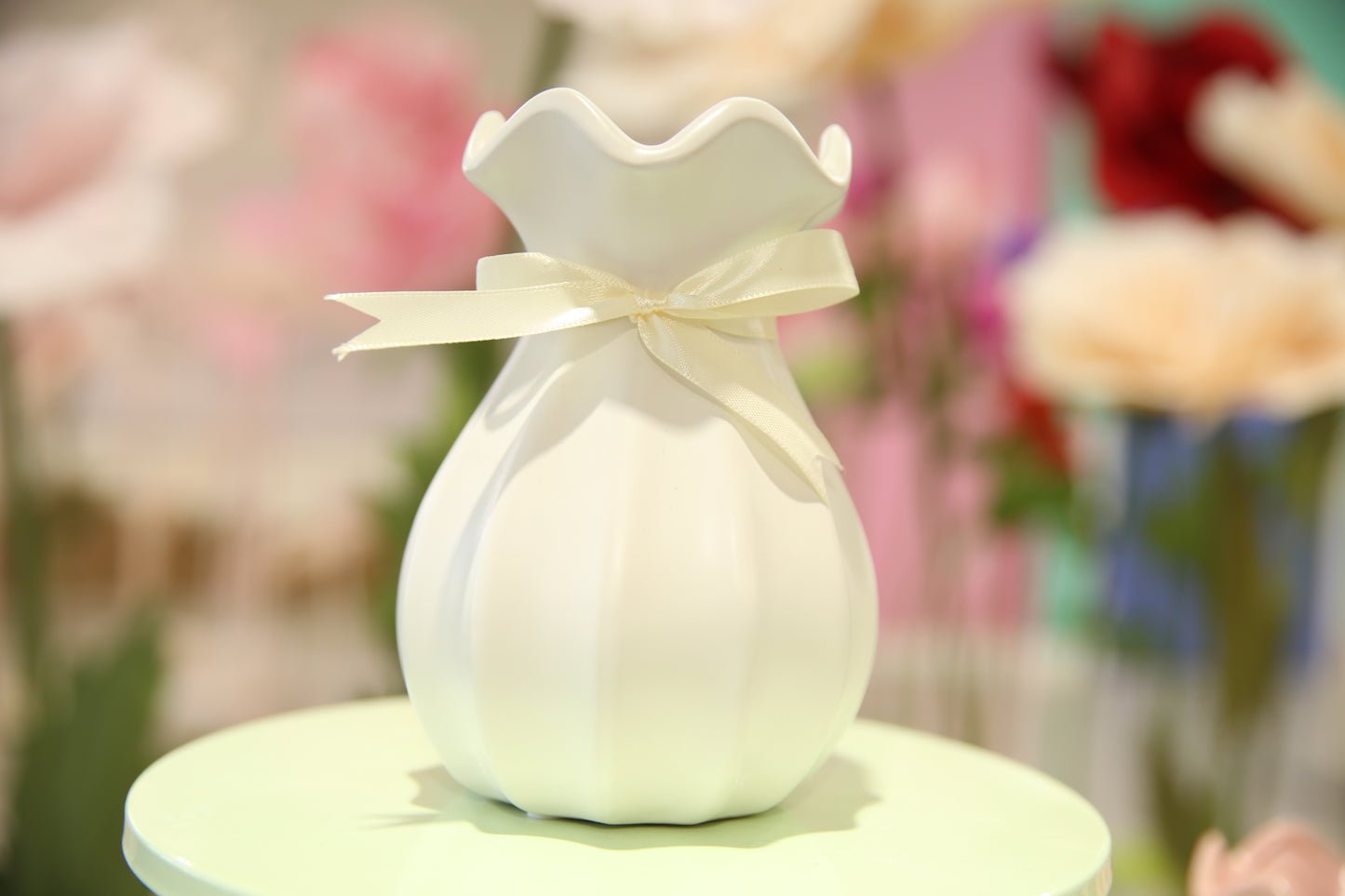 MA236-2 Medium Curved Flower Vase with Bow